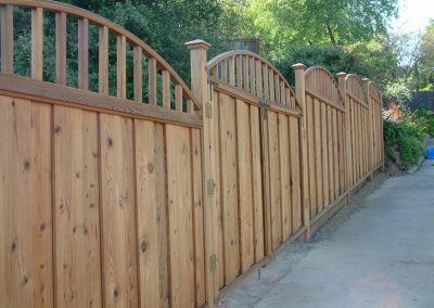 Image of wooden side-fence.